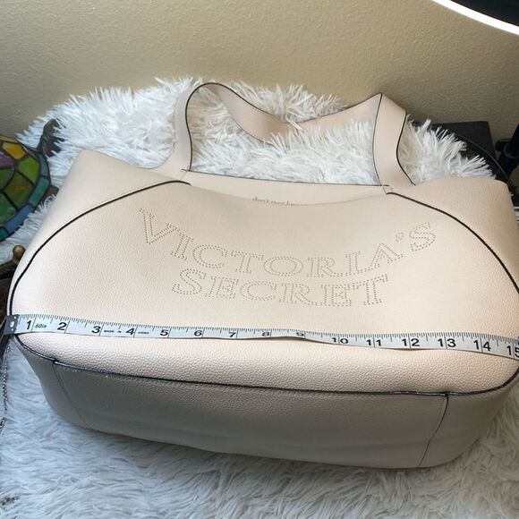 Victoria Secret Tote & Wristlet Wallet set Laser Cut Large NWT - Picture 16 of 16